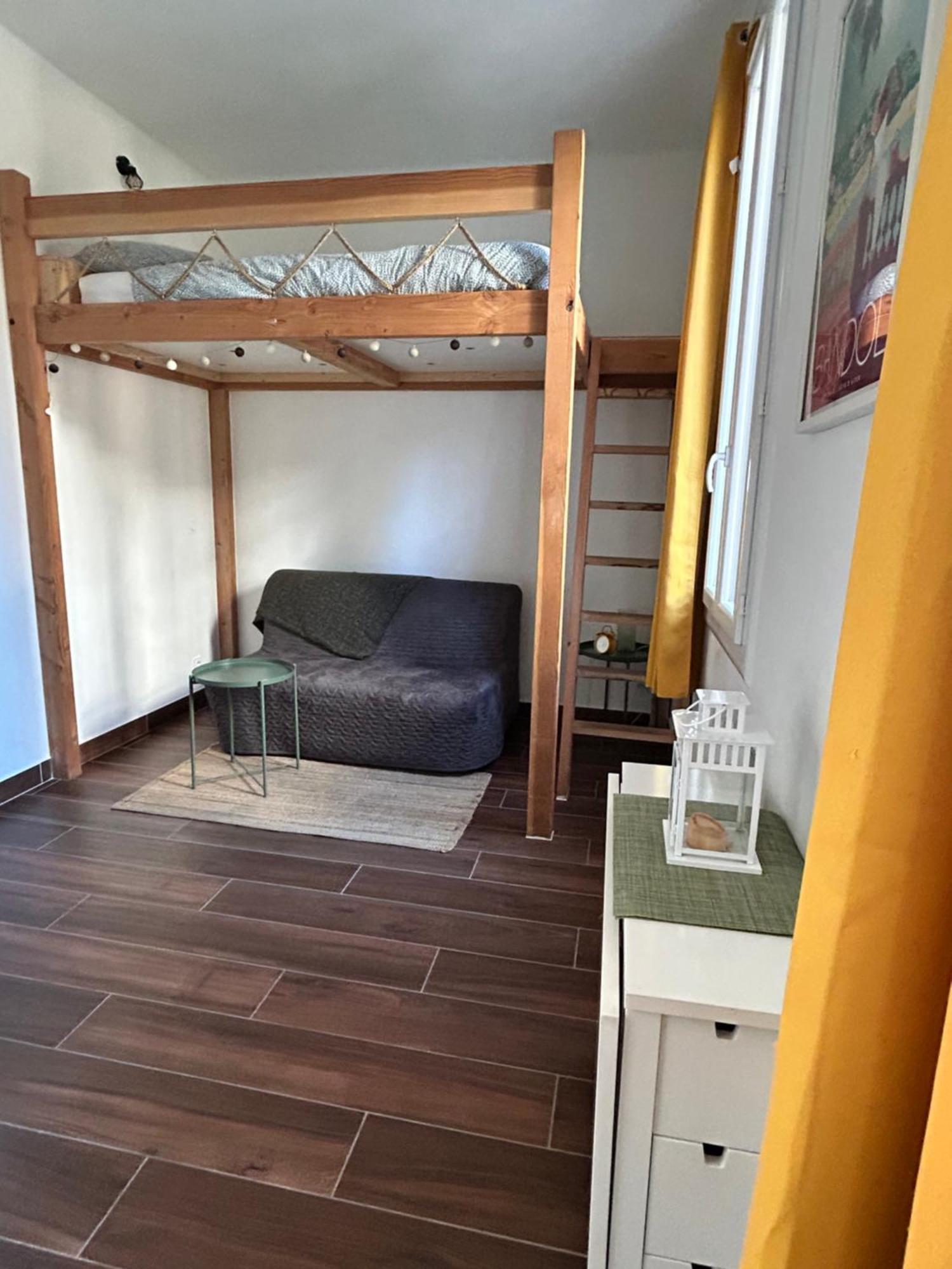 Agreable Studio Renove Avec Place De Parking Bandol Exterior photo
